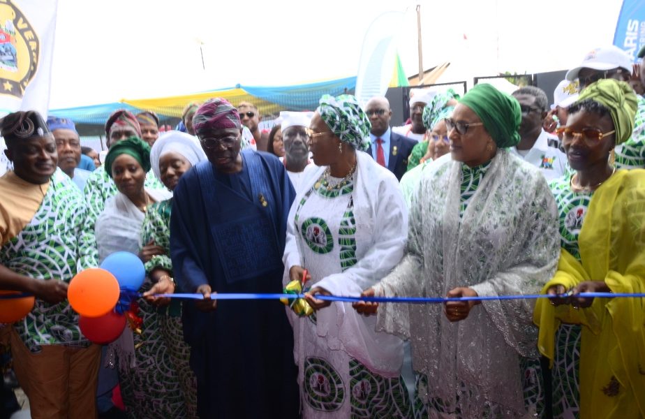 Tinubu with Governor Sanwo-Olu and others while unveiling the Lagos Industrial Leather Hub