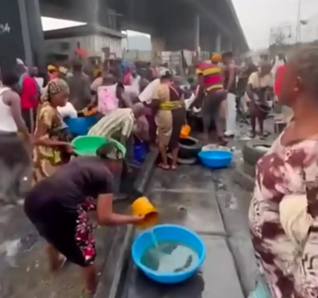 Apapa Fuel Spill, Residents Scooping Fuel